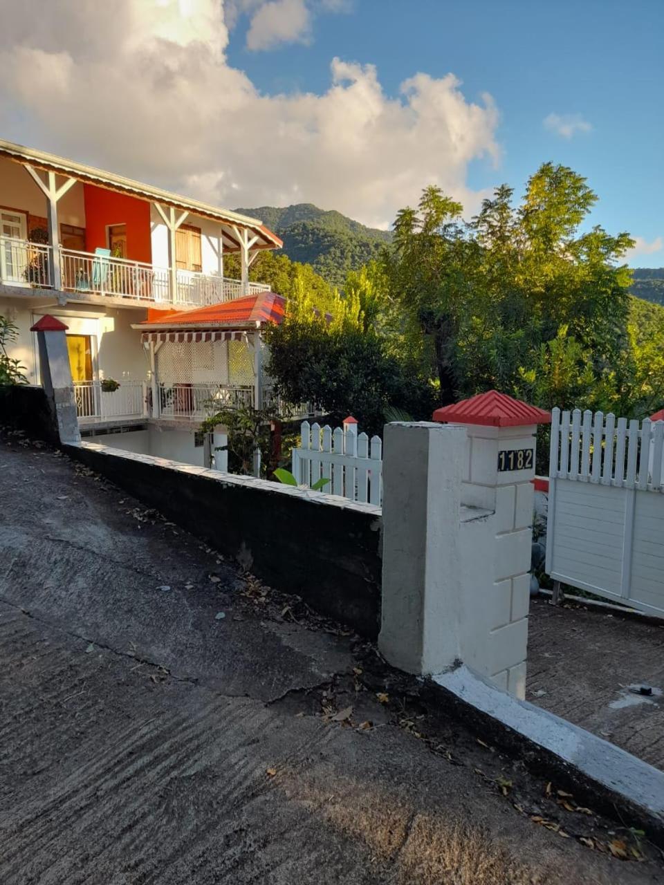 Apartamento Chez Lucile Et Gilbert Bouillante Exterior foto